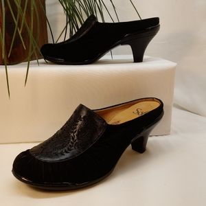 Soft Camille Pleated and Paisley Black Floral Clog/Mule sz 7